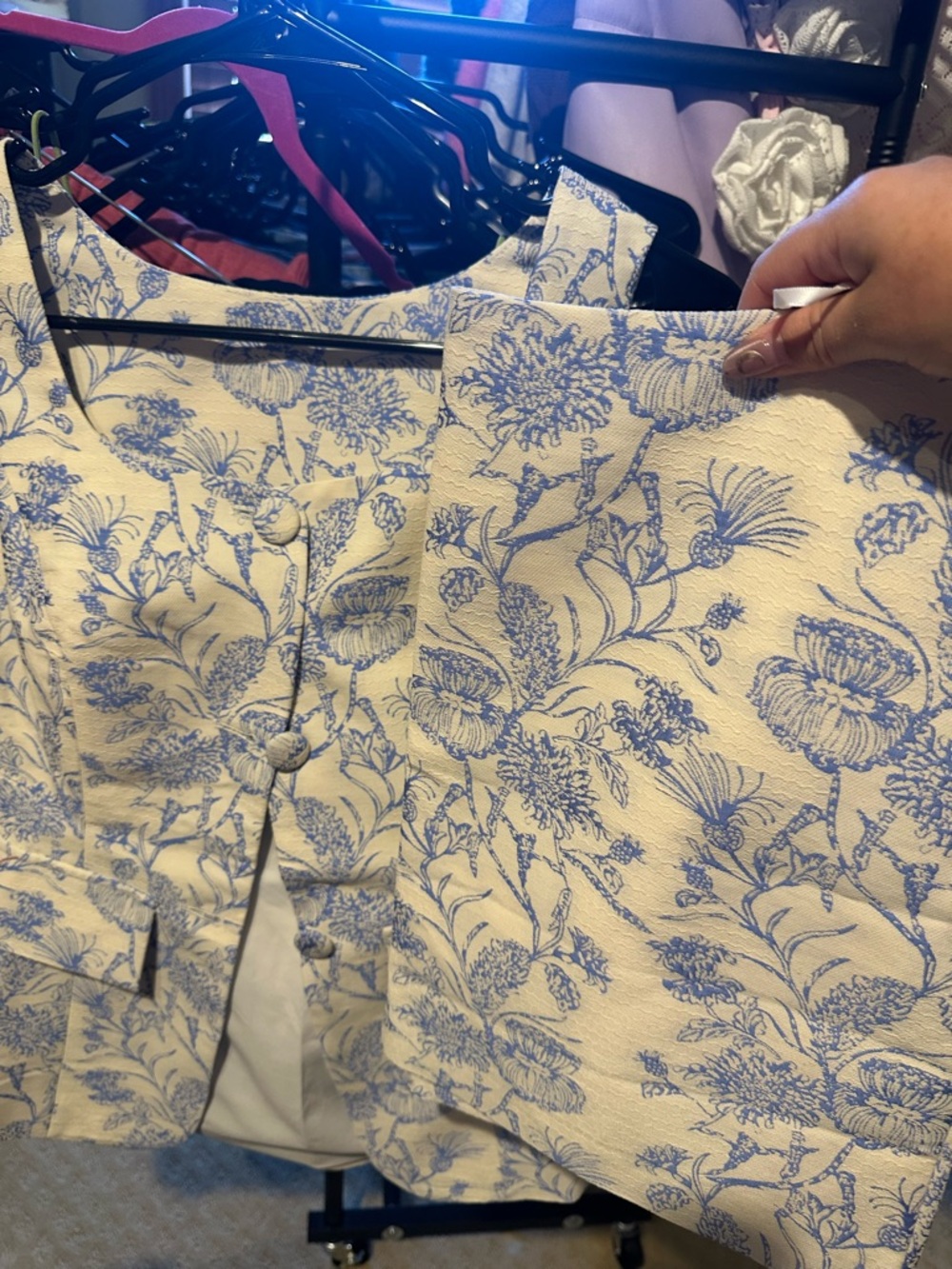 Commense Blue and White Floral Set - Picture 7 of 7